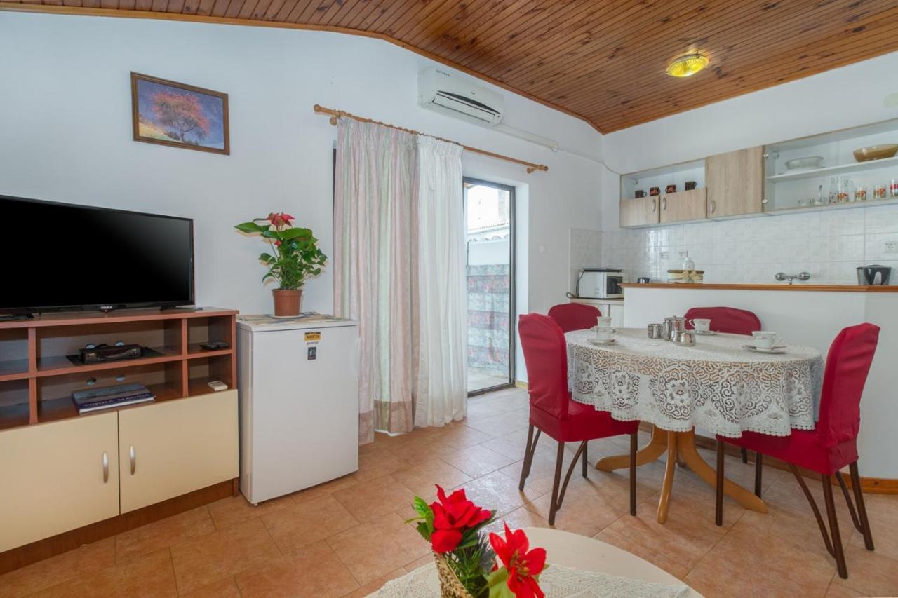 Apartman Ana โปเรช ภายนอก รูปภาพ