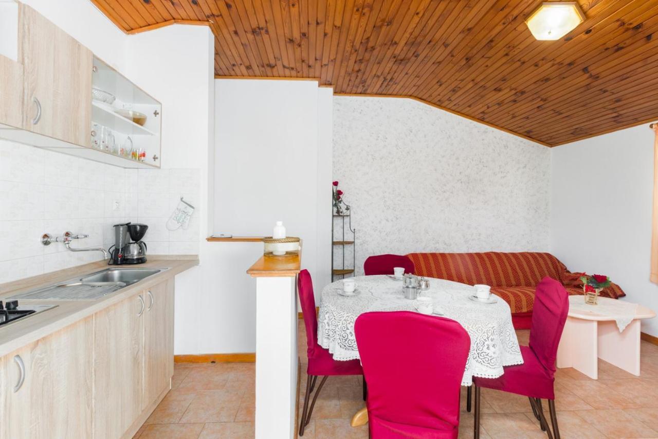 Apartman Ana โปเรช ภายนอก รูปภาพ